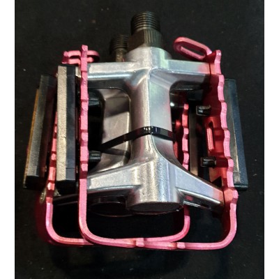 Πετάλια Wellgo Steel silver/red 946